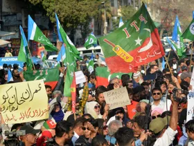 "كتلة عمران خان" تعتزم تشكيل حكومة في باكستان