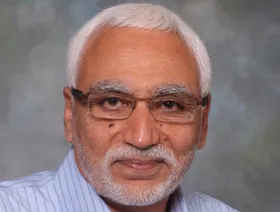 العالم المصري عباس الجمل يفوز بجائزة نوابغ العرب في الهندسة والتكنولوجيا