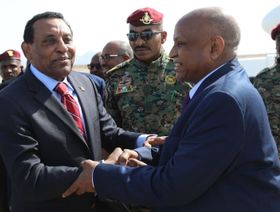كامل إدريس يصل بورتسودان.. تحديات كبيرة تواجه رئيس وزراء السودان الجديد
