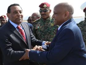 كامل إدريس يصل بورتسودان.. تحديات كبيرة تواجه رئيس وزراء السودان الجديد