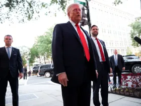 استطلاع: مساعي ترمب لتوسيع صلاحياته تؤرق الأميركيين