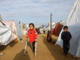 قتلاً ورعباً وجوعاً.. إسرائيل تغتال الطفولة في غزة