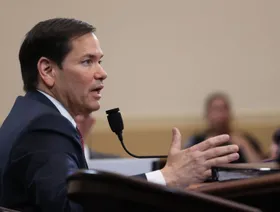 مجهول ينتحل شخصية وزير الخارجية الأميركي ويخدع عدداً من المسؤولين