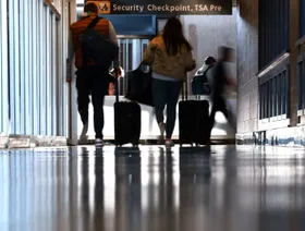 إدارة ترمب تضيف 25 دولة بينها فنزويلا لسياسة "الضمان المالي"