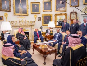 ولي العهد السعودي أثناء لقاء ترمب: استثماراتنا في أميركا سترتفع إلى تريليون دولار