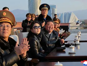 زعيم كوريا الشمالية يشدد على دور القوات الجوية في الردع النووي