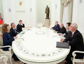 خطة السلام | روسيا تضغط بـ"ورقة الميدان".. وأوكرانيا: نستعد لاجتماعات في واشنطن