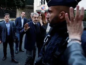 فرنسا.. الرئيس السابق ساركوزي يتعرض للتنمر والتهديد داخل السجن