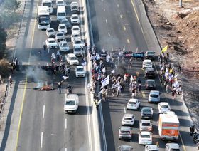 مظاهرات واسعة وإضراب عام.. إسرائيل تعتقل عشرات المحتجين على حرب غزة
