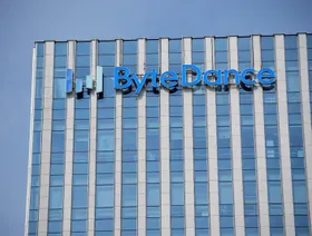 "بايت دانس" تطرح مساعداً صوتياً يستخدم الذكاء الاصطناعي بهاتف صيني