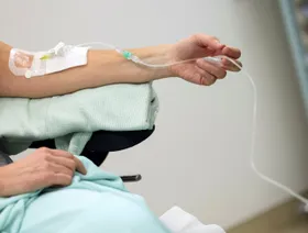 الذكاء الاصطناعي يبتكر مزيجاً من أدوية رخيصة قد تقضي على الخلايا السرطانية