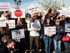 تونس.. صحافيون يتظاهرون في "يوم غضب" احتجاجاً على "قمع الإعلام"