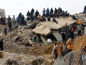 إسرائيل تصعد عملياتها بالضفة الغربية.. وتقصف مبان في غزة