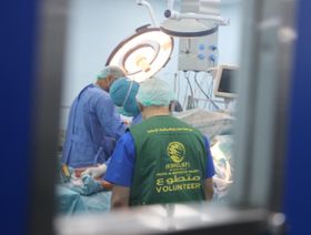 فريق طبي سعودي يصل إلى سوريا لإجراء 95 عملية لجراحة وقسطرة القلب