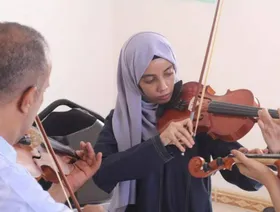 فرقة موسيقية نسائية في عدن تعيد المرأة إلى واجهة الفن