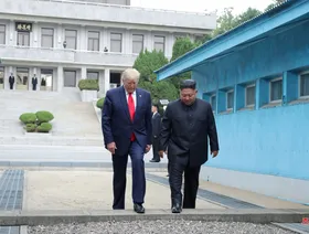 كوريا الجنوبية تدعو لعقد اجتماع بين ترمب وكيم جونج أون