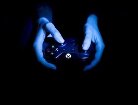 تطبيق Xbox يختبر السماح باللعب على الهواتف دون ذراع تحكم