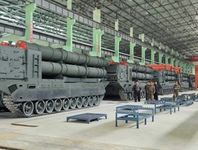 كوريا الشمالية تبدأ الإنتاج الضخم لصواريخ KN-25 بعيدة المدى