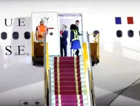 بالفيديو: لماذا صفعت السيدة الأولى ماكرون؟
