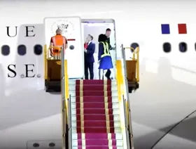 بالفيديو: لماذا صفعت السيدة الأولى ماكرون؟