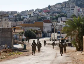 جندي إسرائيلي يدهس فلسطينياً بالضفة.. وحادث طعن في بيسان