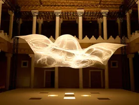 "نور الرياض" يضيء محطات القطارات بالفنون الضوئية