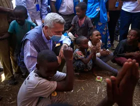 مفوض الأمم المتحدة للاجئين: تغيير مبادئ اللجوء سيكون "كارثياً"