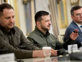 وسط فضيحة فساد متصاعدة.. زيلينسكي يرفض إقالة مدير مكتبه