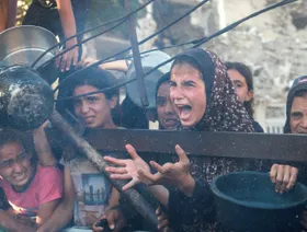 المساعدات "عقبة" في مفاوضات غزة.. والانسحاب الإسرائيلي محور جولة جديدة