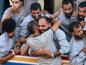 حرية مشروطة.. قيود إسرائيلية تلاحق الأسرى الفلسطينيين المحررين