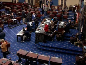 مجلس الشيوخ يبدأ أولى خطوات إنهاء أطول إغلاق حكومي في تاريخ أميركا