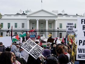 احتجاجات حرب غزة تبعثر أوراق بايدن الانتخابية وتتحدى الديمقراطيين