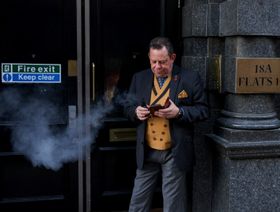 بريطانيا.. خطة لحظر التدخين بين الشباب عام 2040