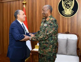 وزير الخارجية المصري يؤكد للبرهان دعم مصر لاستقرار السودان ووحدة أراضيه