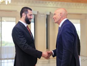 اجتماع ثلاثي في دمشق بين الشرع وعبدي والموفد الأميركي لـ"تذليل عقبات" اتفاق الدمج