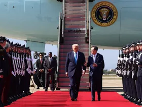 ترمب يصل كوريا الجنوبية: العلاقات مع الصين "جيدة للغاية" وسأحظى باجتماع رائع مع شي