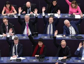 البرلمان الأوروبي يتبنى قانوناً يحمي حرية الصحافة