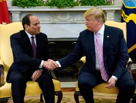 ترمب يبحث مع السيسي هاتفياً الوضع في غزة والحلول الممكنة بالقطاع