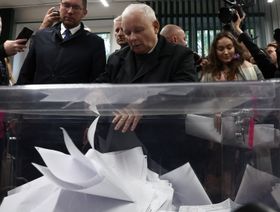 الخلافات بشأن "تطبيق الديمقراطية" تخيم على الانتخابات في بولندا