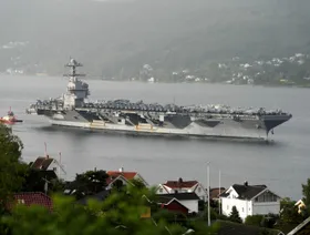 قرار ترمب يهدد الوجود البحري الأميركي في أوروبا والشرق الأوسط