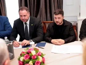 زيلينسكي يعلن استقالة مدير مكتبه أندريه يرماك وسط "فضيحة فساد"