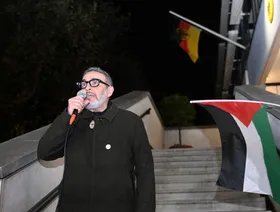 ألمانيا تمنع طبيباً عمل في غزة من دخول أراضيها.. وتحظر مؤتمراً لدعم فلسطين