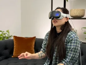 أبل تتيح تجربة نظارتها Vision Pro.. إبهار ترفيهي وعيوب عملية