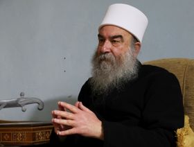 حكمت الهجري.. زعيم درزي يتصدر مشهد الأزمة في السويداء