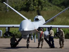 الجيش الأميركي يكشف عن خطة لتشغيل سرب من المسيّرات الانتحارية