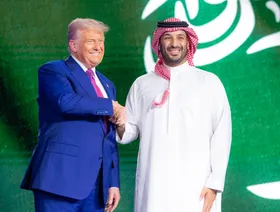 باتفاقيات "تاريخية وجوهرية".. ترمب يختتم أول أيام زيارته للسعودية