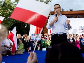 رئيس وزراء بولندا يطالب زيلينسكي التوقف عن "إهانة" البولنديين