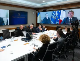 خطة السلام.. زيلينسكي يطلب إشراك الأوروبيين في "القضايا الحساسة" مع ترمب