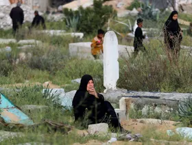 نتنياهو يطالب حماس بـ"إلقاء السلاح".. ويتعهد بتكثيف الضغط العسكري على الحركة