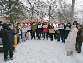 "ارفعوا أيديكم عن روبلوكس".. روس يتحدون الجليد للاعتراض على حجب منصة الألعاب